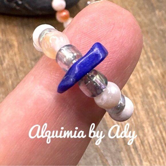 Pearls and lapis lazuli beaded dainty ring band - Picture 1 of 3